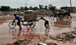 বৃষ্টি হলে রাস্তা-ঘাট ডুবে নগরবাসীর দূর্ভোগ 